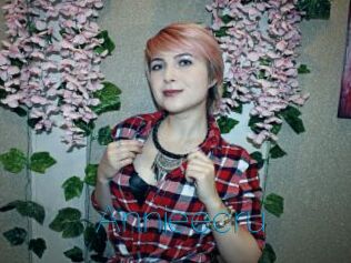 Annieecru